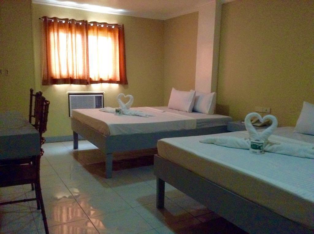 Ukl Ever Resort Hotel Laoag Extérieur photo