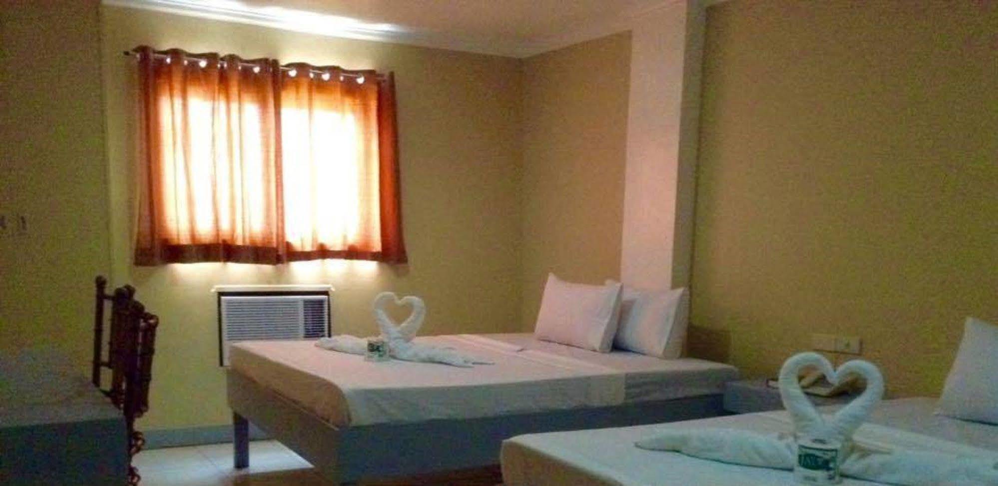 Ukl Ever Resort Hotel Laoag Extérieur photo
