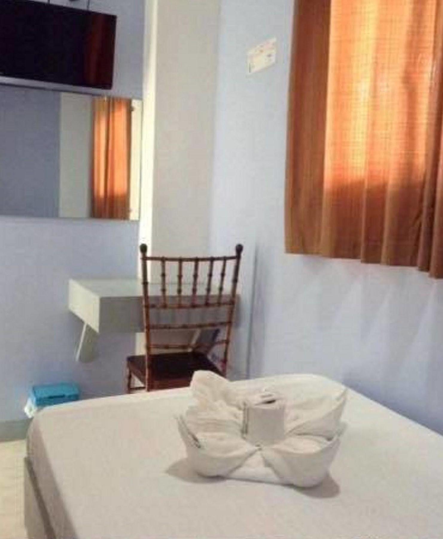 Ukl Ever Resort Hotel Laoag Extérieur photo